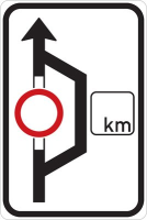 Dopravn znaka: IS 11a Nvst ped objkou