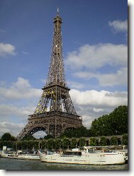 Eiffelova v pi pohledu ze Seiny