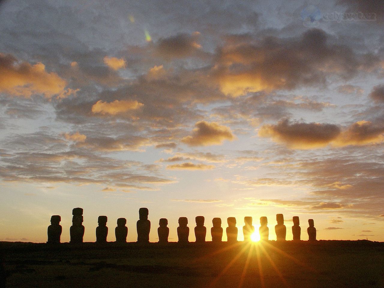 Foto: Moais At Dawn, Ahu Tongariki, Easter Island, Chile