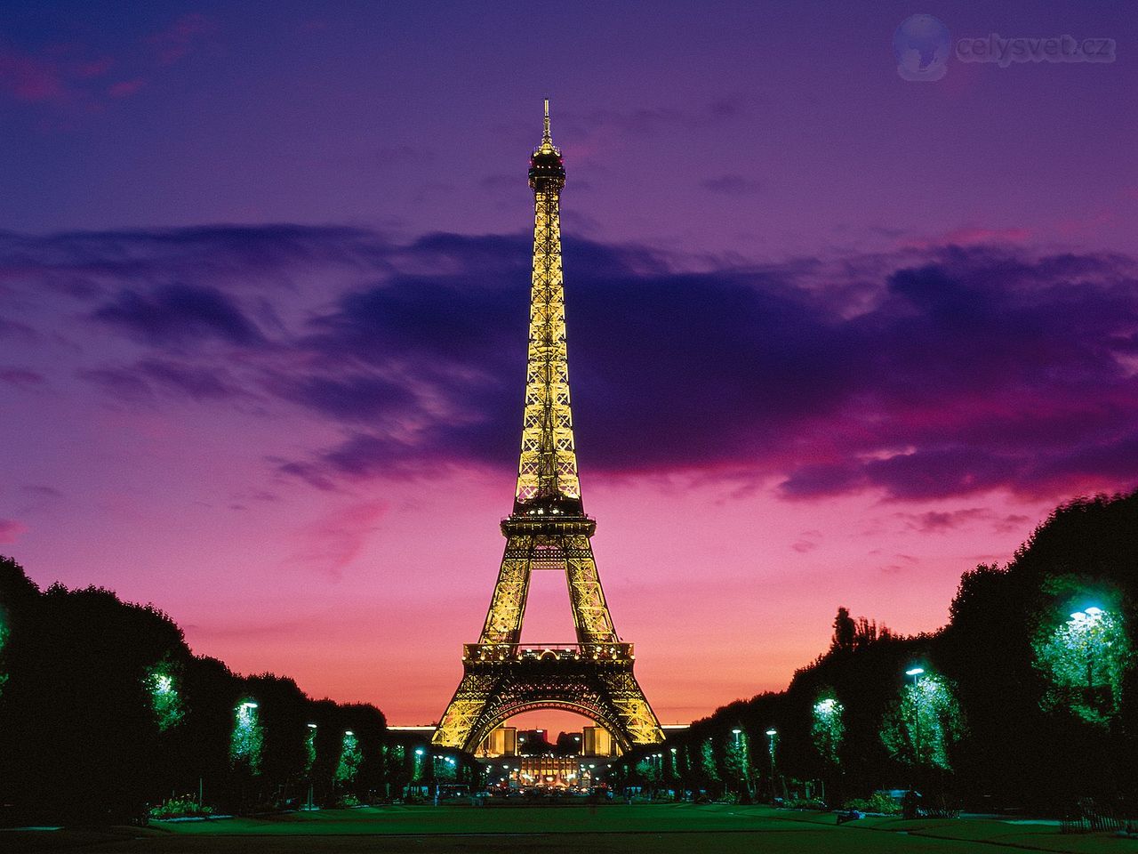 Foto: Eiffel Tower At Night, Paris, France