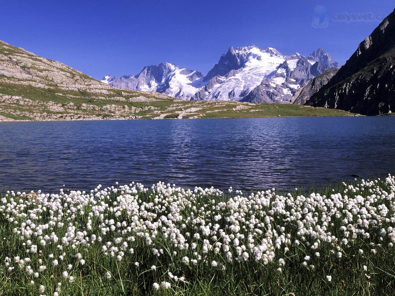 Foto: Lake Goleon And La Meije, Oisans Massif, France