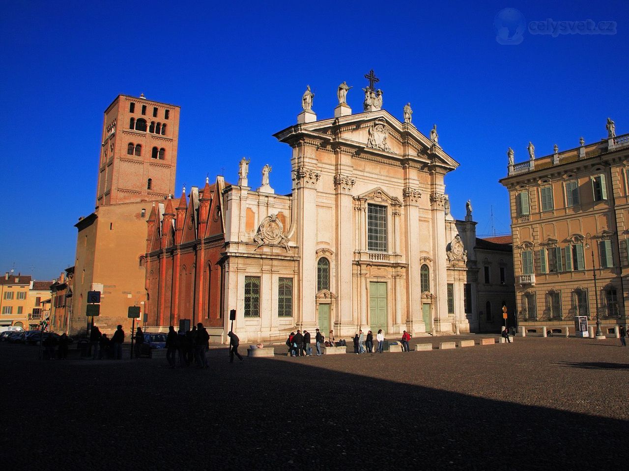 Foto: Cathedral Of San Pietro, Piazza Sordello, Mantova, Italy