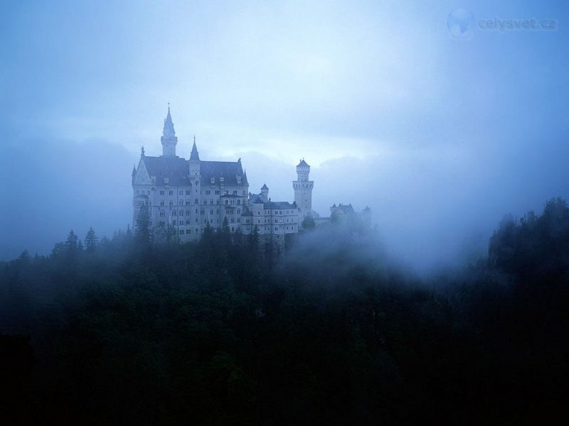 Foto: Neuschwanstein Castle, Bavaria, Germany,  Fog