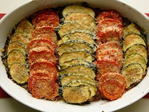 Recept online: Francouzsk srov tian: Zapeen koleka zeleniny s pltky roquefortu podvan v zapkacch miskch
