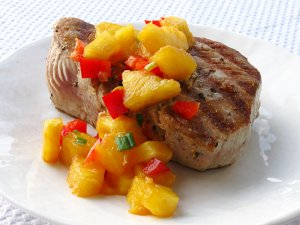Recept online: Krt maso s ananasem: Krt kousky zapeen se srovo-ananasovou omkou a strouhankou