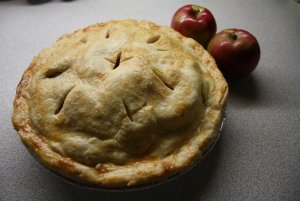 Recept online: Nkyp s jablky v pikotovm tst: Ochucen pltky jablek peen s nadchanm pikotovm tstem