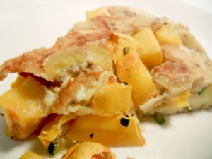 Recept online: Omeleta s jablky a skoic: Omelety smaen na msle s pltky jablek a vn skoice