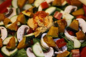 Recept online: Zeleninov sms s houbami: Houbov sms s cuketou, paprikou a mandlemi